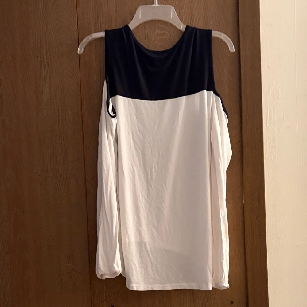VENUS Black and White Colorblock Sleeveless Camisole - Picture 4 of 4